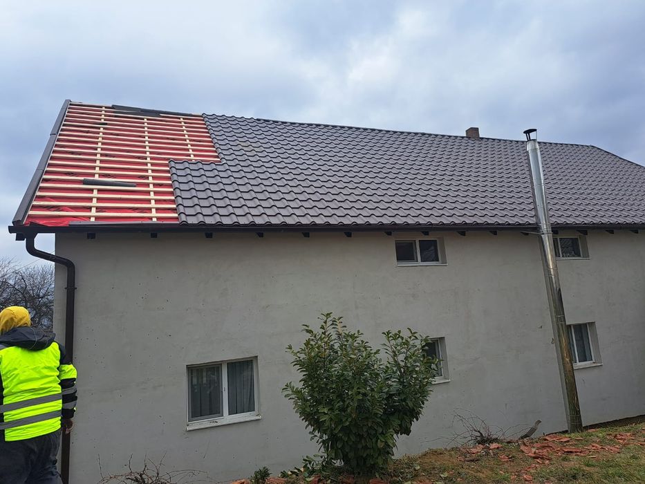 Oferim servicii complete de montaj acoperișuri pentru case noi sau renovări totale, începând cu consultanță gratuită și evaluare detaliată la fața loc