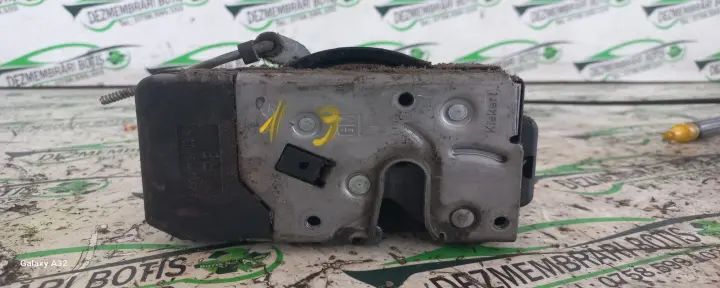 Broasca usa fata dreapta Renault Trafic 2008