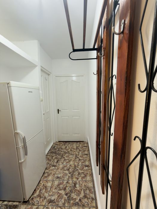 Direct proprietar inchiriez apartament  1 camera 40 mp utili plus balcon