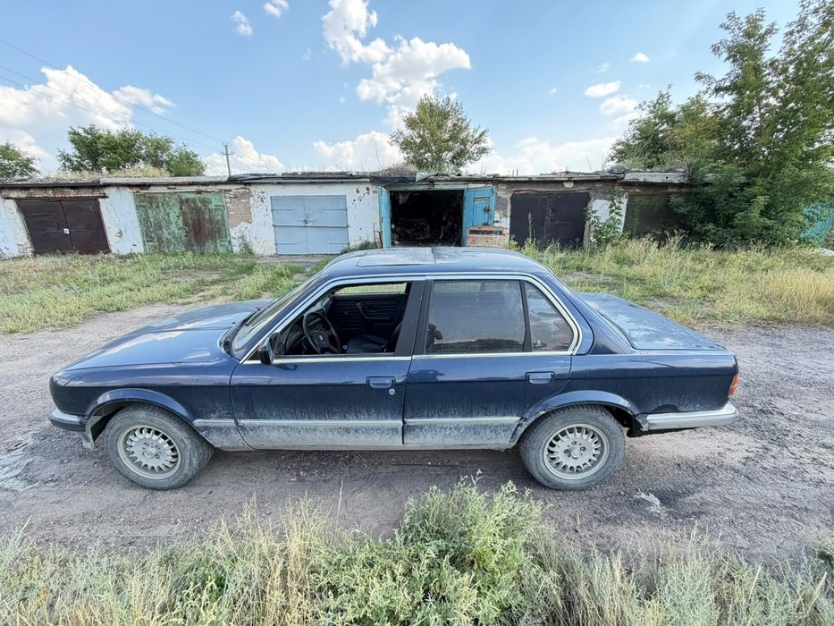Продам BMW E30, 1.8 инжектор