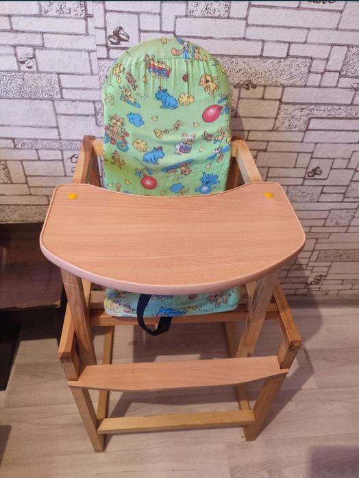 Продаю стул для кормления