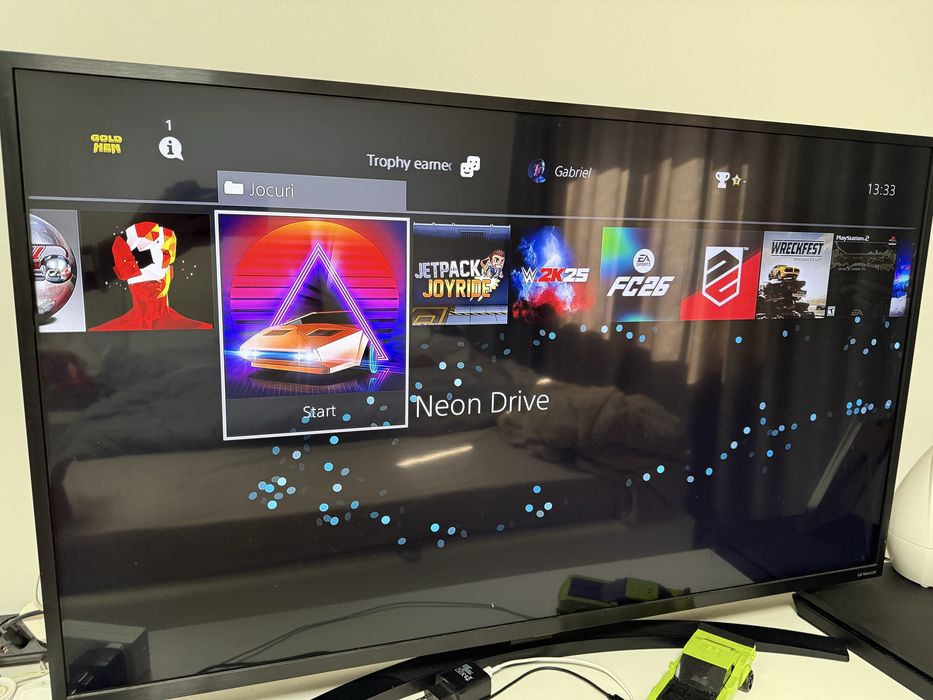 PlayStation 4 , 1 TB + peste 30 de jocuri incluse