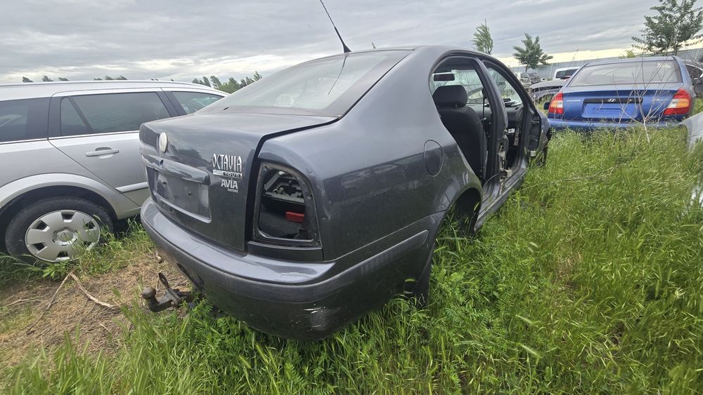 Skoda octavia 1 hayon bara capota aripa aripi usi usa carlig volan airbag bord pompa caseta cutie viteze motor 1.9 alternator trager armatura servo