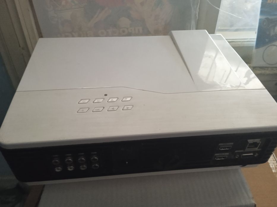 Prajektor sotiladi yangi  doskasixam bor