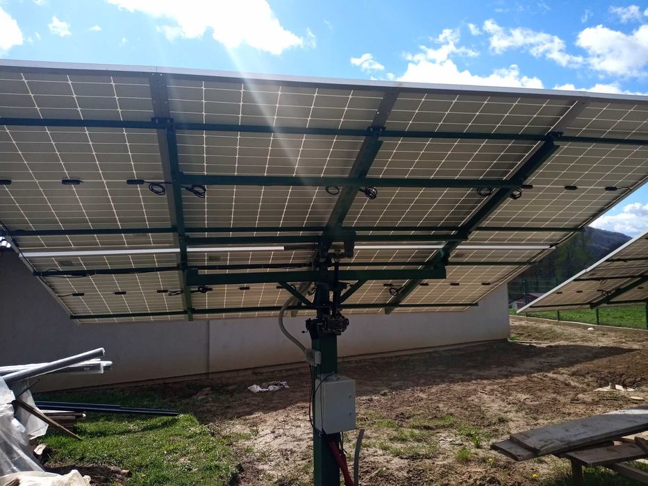 Traker solar pentru panouri fotovoltaice