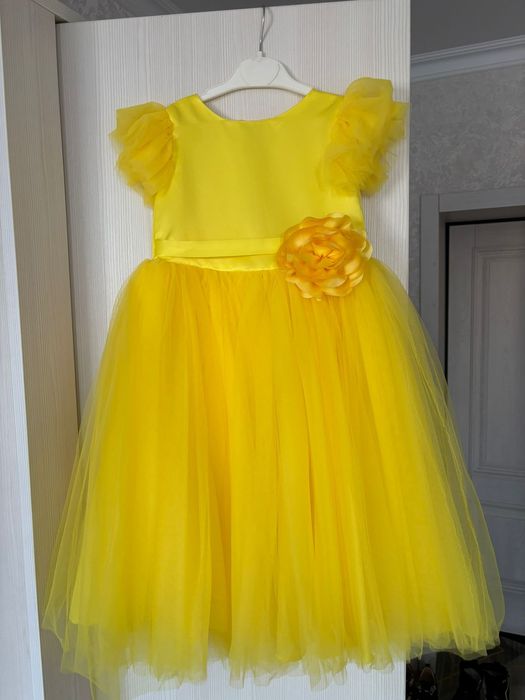 Платья, в отличном состоянии