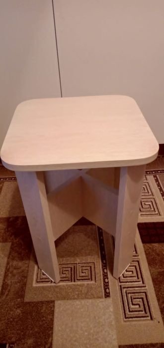 Продам табуретки новые.