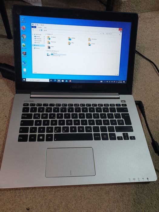 Laptop i3 cu touch-screen  ssd 250gb baterie 2 ore