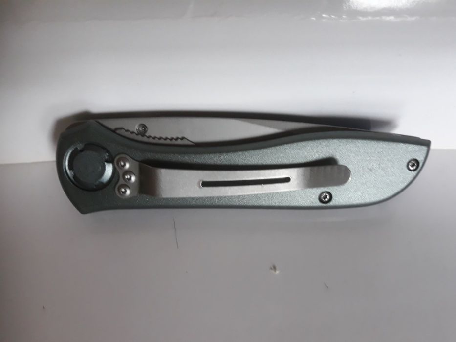 Продавам нов сгъваем , джобен нож , изцяло от метал.