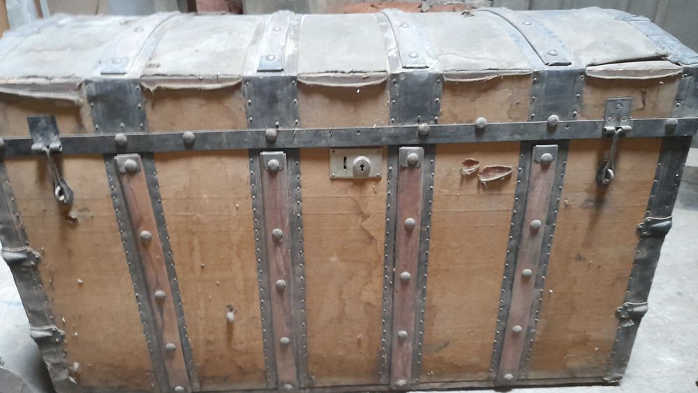 Антични дървени сандъци