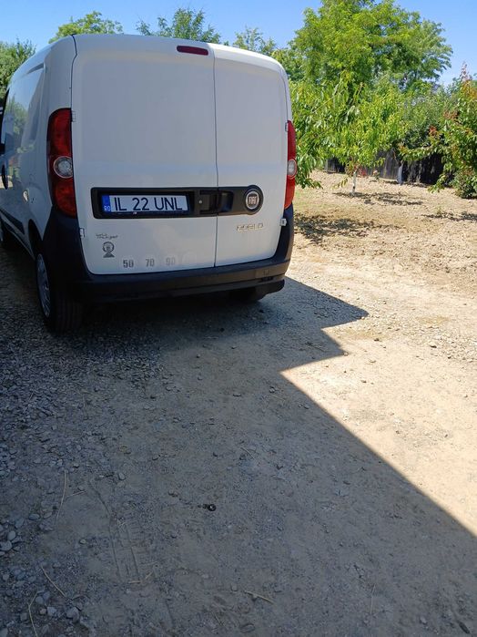 Vând Fiat doblo 1.3 multijet  diesel  2012  masina este foarte bine întreținută atât mecanic cat si estetic