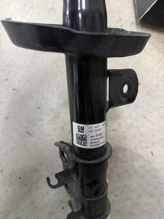 Tracker 2 орегинал GM амартизаторлар