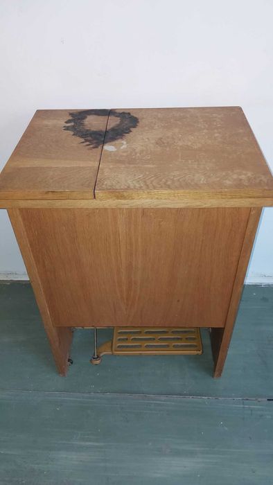 Vand masina cusut Veronica tip mobilier - 150 ron