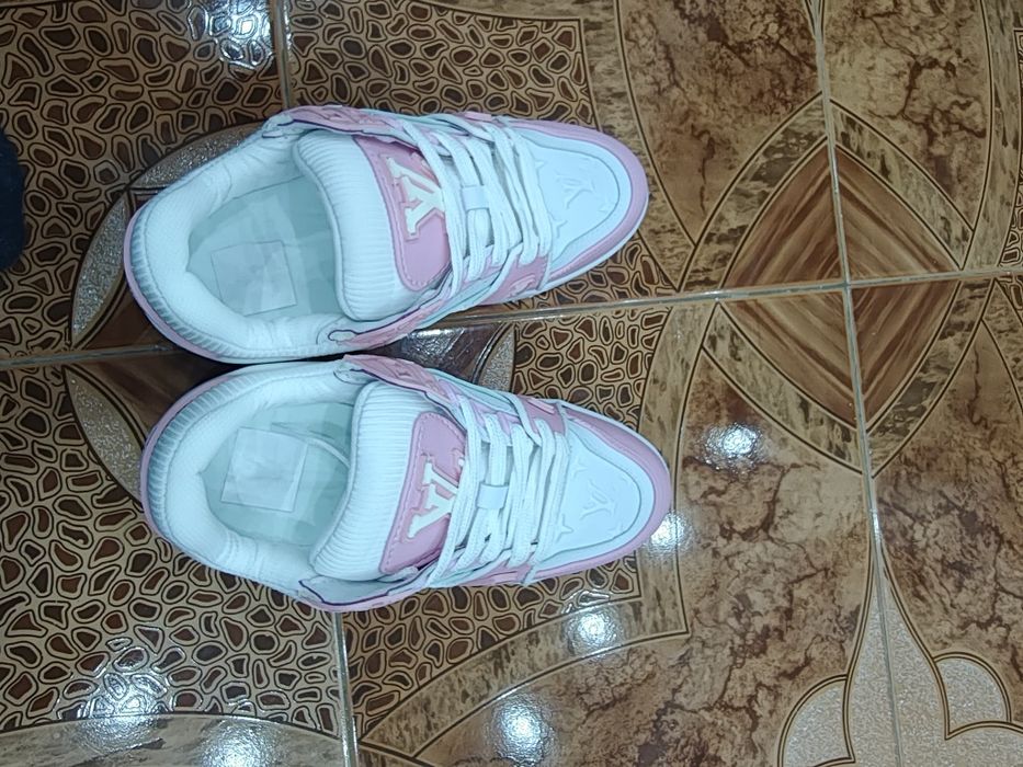 Adidasi Luis Vuitton pentru femei marimi: 39,40