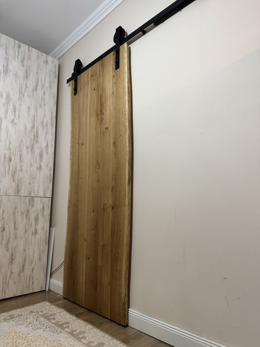 Ușă glisantă din lemn masiv + sistem culisare metalic (tip barn door)