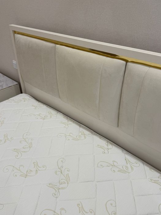 Кровать с 2 тумбами