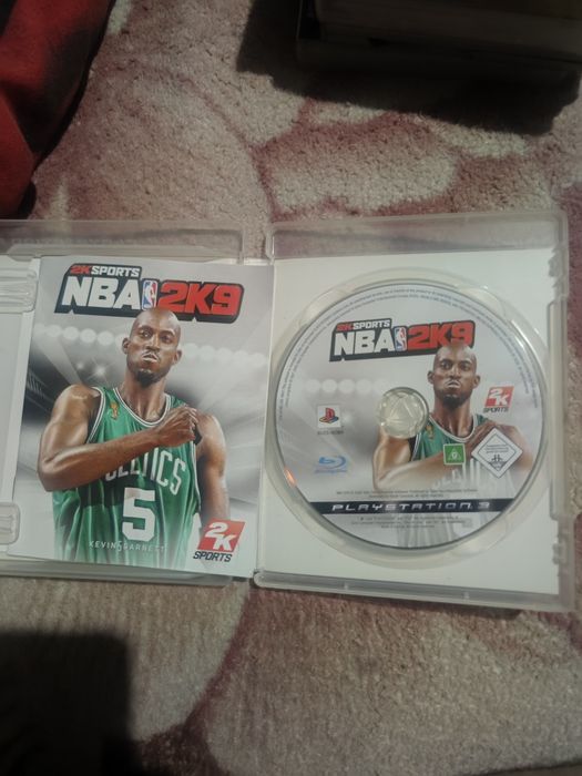 Vând jocuri PS 3 care vine împreună cu maneta