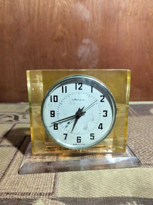 Настольные механические часы "Молния" Из СССР 1965г