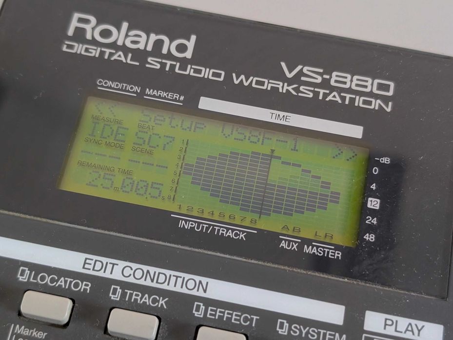 Roland Digital Studio Workstation VS-880 Multitrack