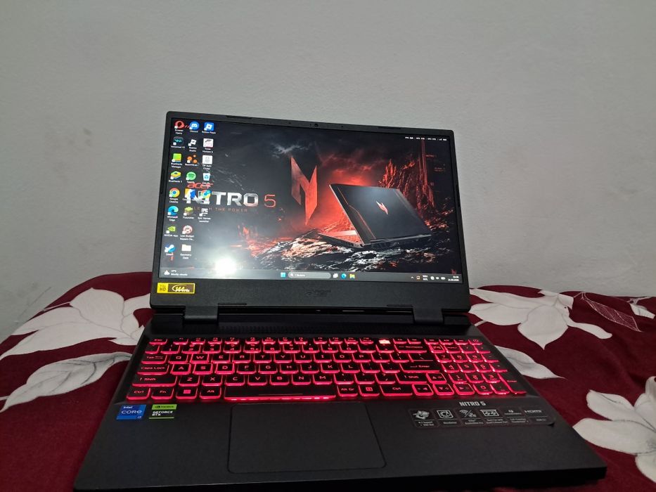Vand laptop gaming acer 5 sau schimb cu ps5 sau ps5 pro