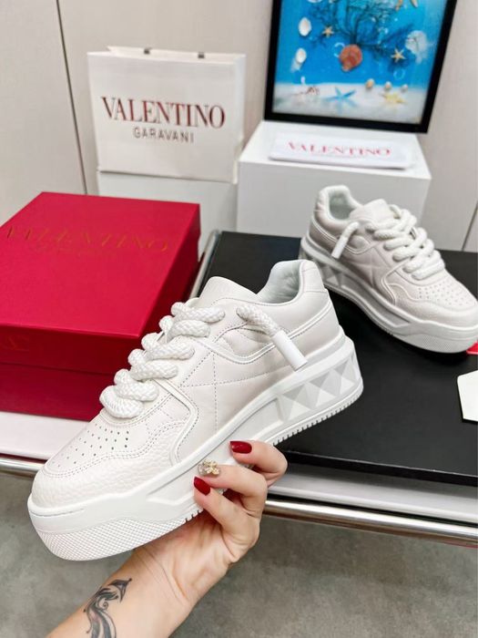 Valentino Garavani One Stud XL Leather Sneakers , Poze Reale