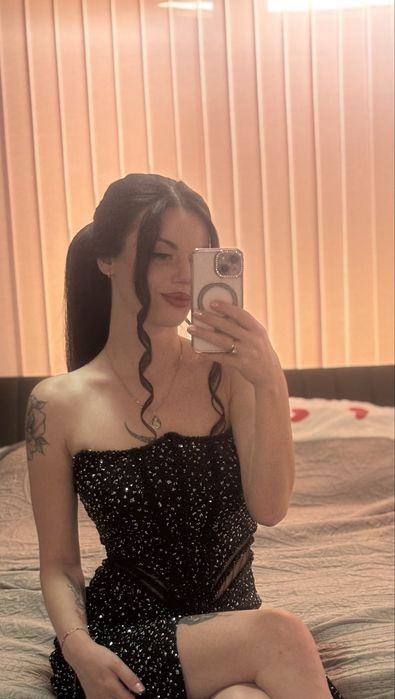 Продавасе вечерня рокля