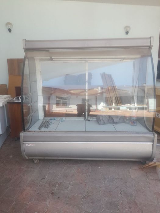 Витринный холодильник