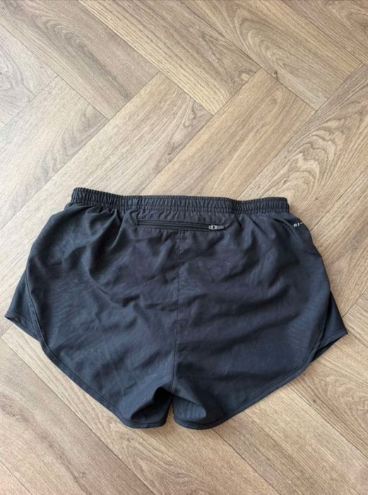 Дамски спортни къси панталонки Nike Dri-FIT Running