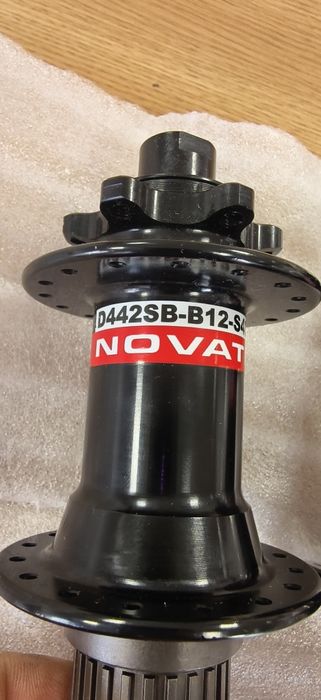 Предна главина Novatec D041SB-B15 32H 15x110мм Boost,12х148 D442SB-B12