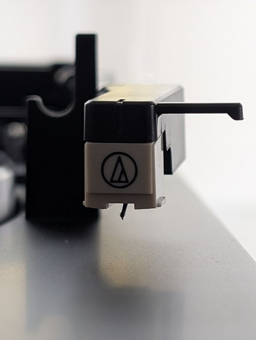 Vând pick-up automat Audio-Technica AT-LP60X in stare foarte bună