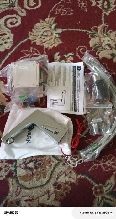 смеситель сенсорный лемарк  новый