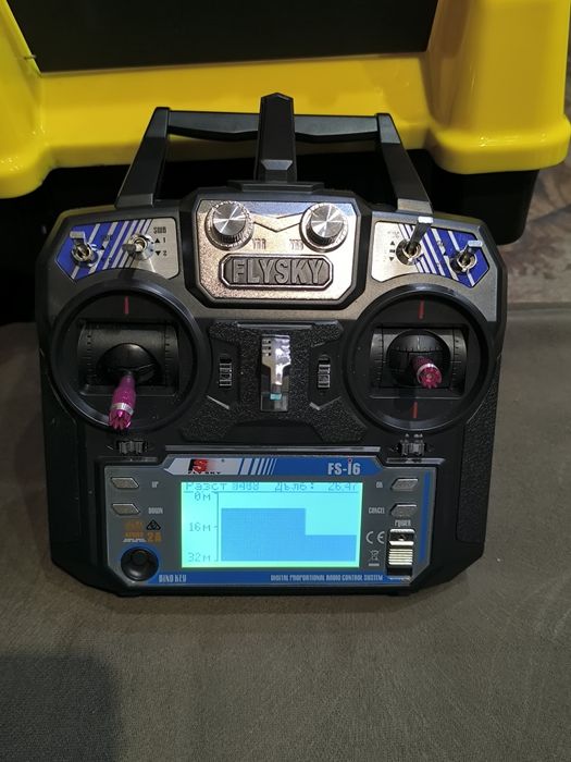 Бърза лодка за захранка с 99точков гпс и дълбокомер