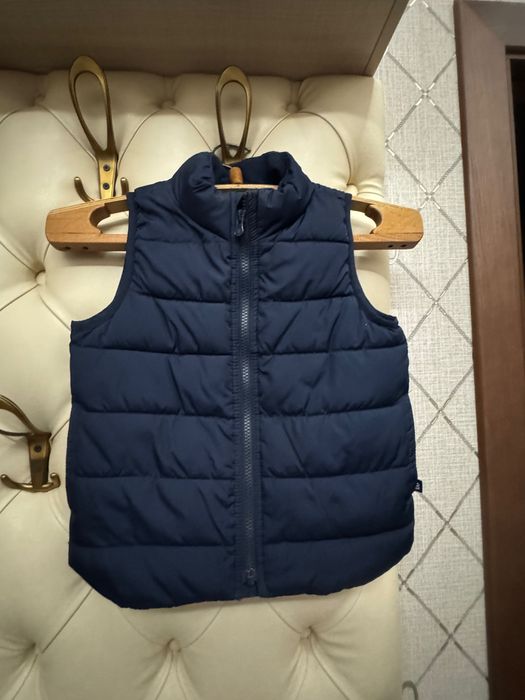 Жилетка Gap.       .