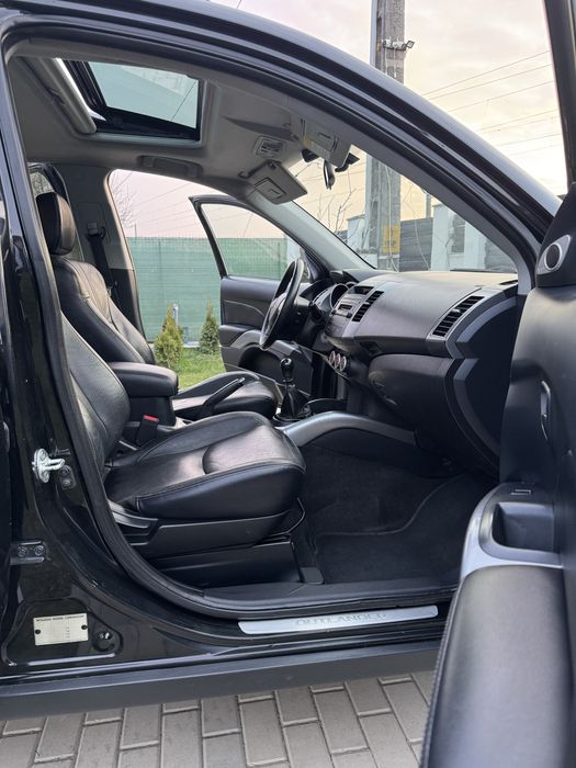 Mitsubishi Outlander 2.0 DID 4x4 -7 locuri- înmariculat