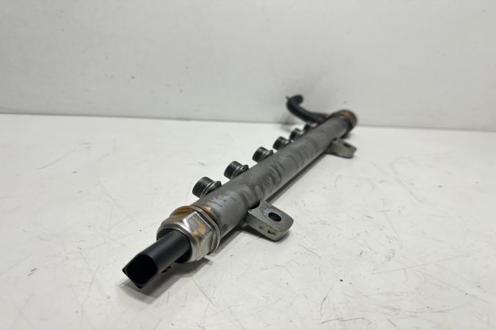 Rampa injectoare 076130093v245 Volkswagen VW Crafter prima generatie