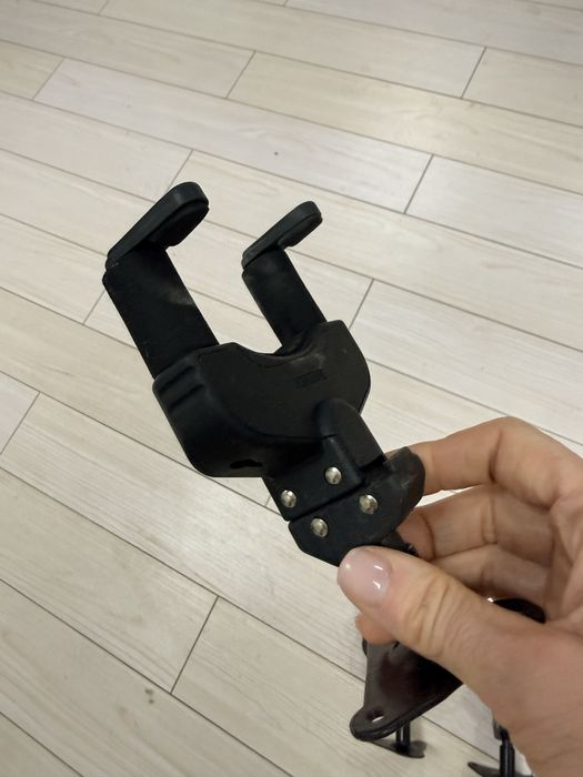 Настенные держатели для гитар