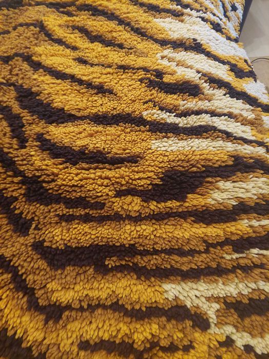 Нов китеник размер като за спалня плътен богат китеник