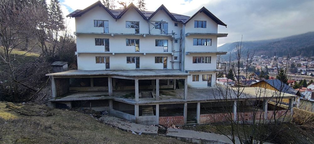 Vând pensiune turistica sau schimb