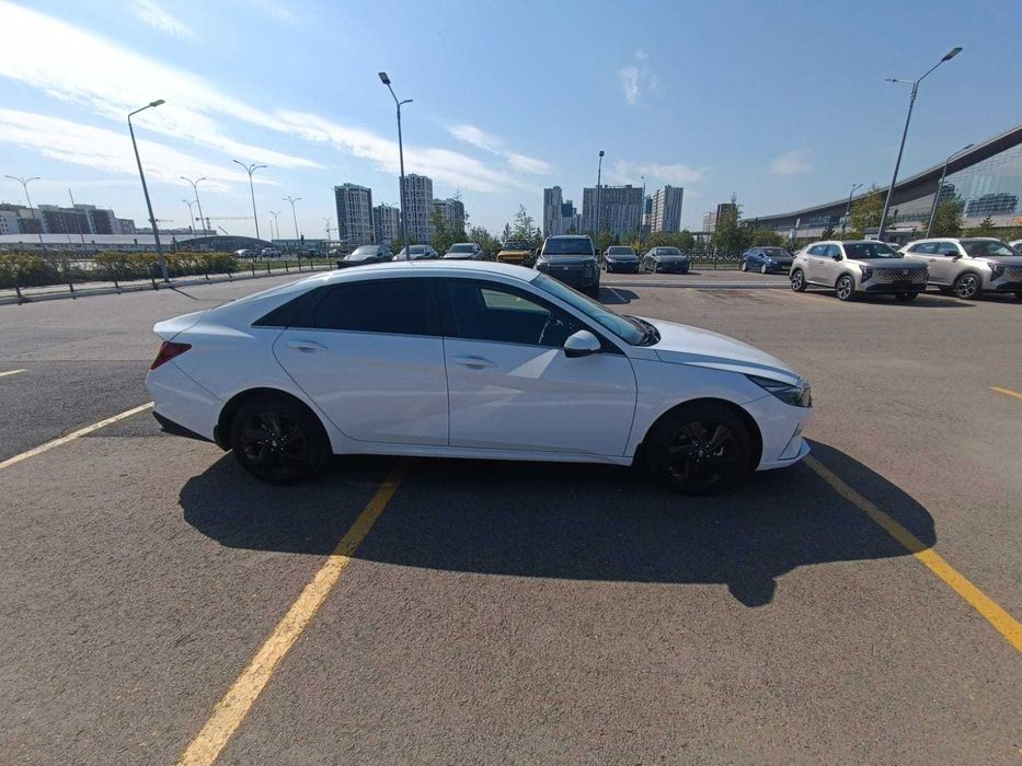 Hyundai Elantra 2022 г.