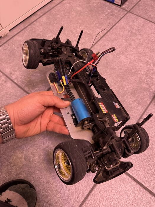 Masinuta rc automodel aston martin tamyia tg10 1:10 4x4 electric