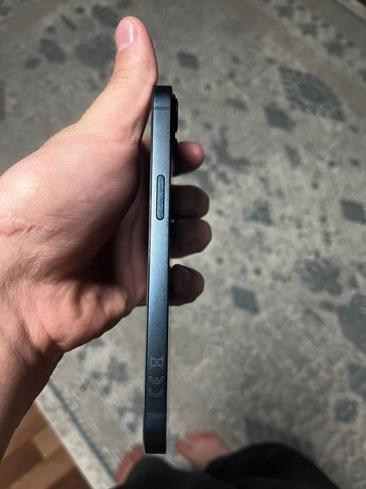 Срочно продам iPhone 13 идеал