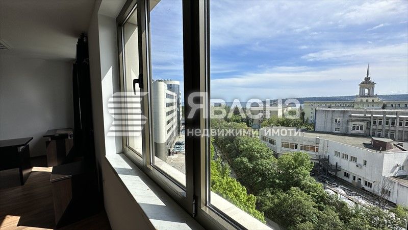 Дава се под наем Офис в Варна, Чайка - 137 кв.м за 1370 € - Снимка #1