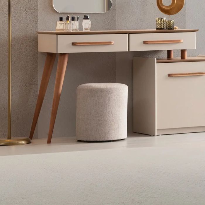 Уникално стилна тоалетка със стол и огледало