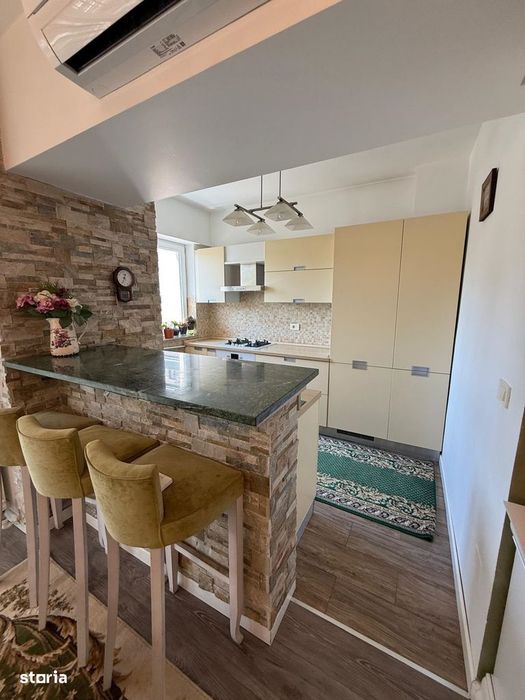 Apartament cu 4 camere decomandate, Centru