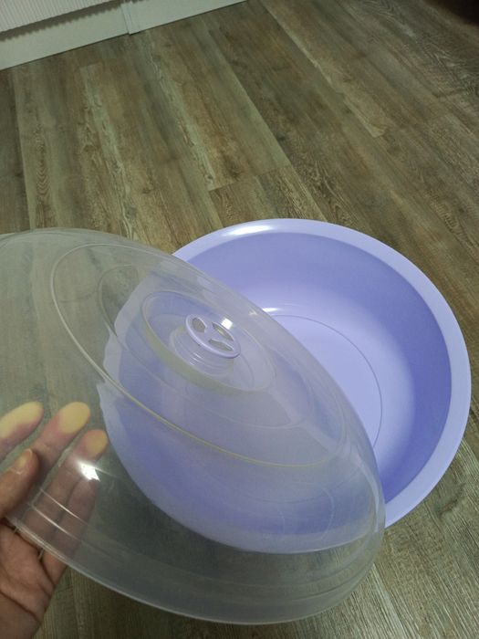 Продам пластиковый таз с крышкой