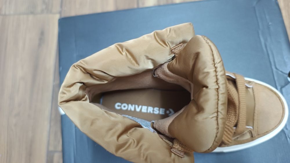 Tenisi imblaniti Converse noi
