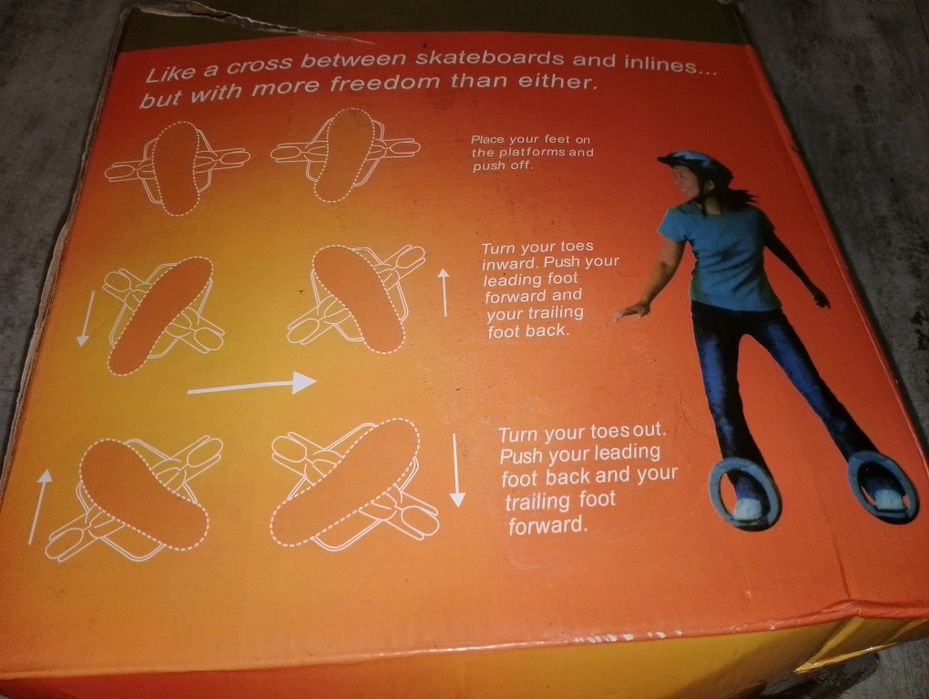 Продавам интересни ролкови кънки