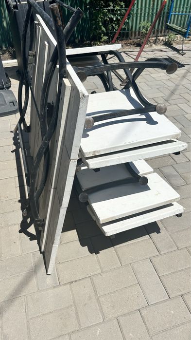 Стол и стулья складываемые