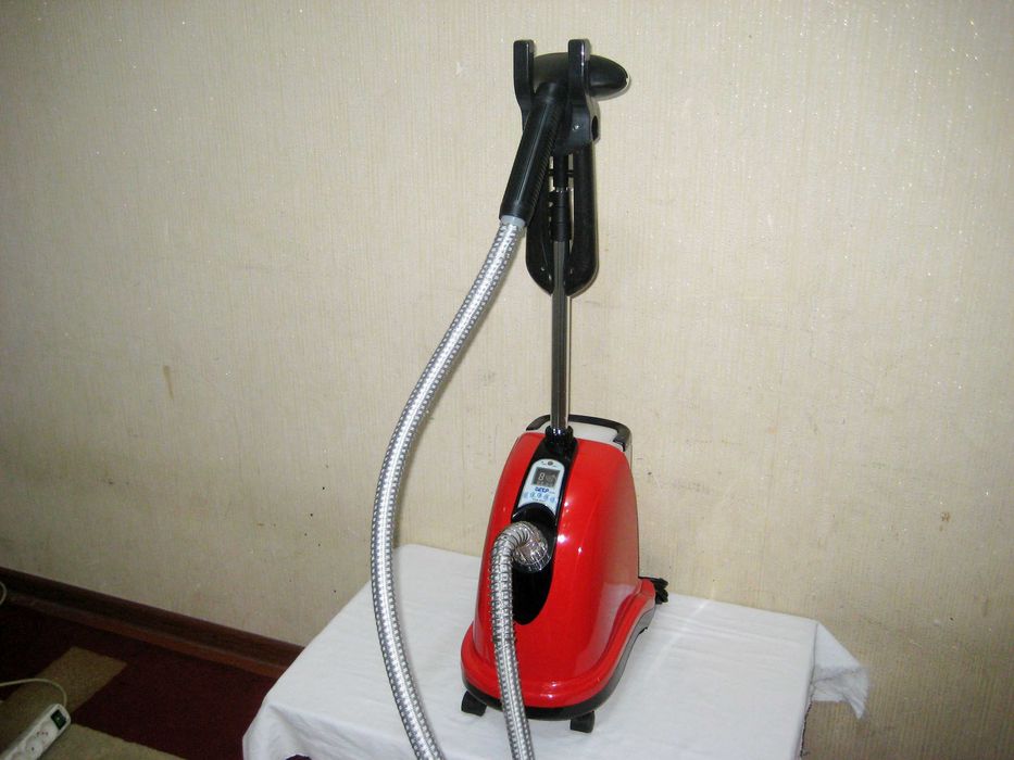 Паровой вешалочной утюг DEEP идеальном рабочим почти новым состоянии!