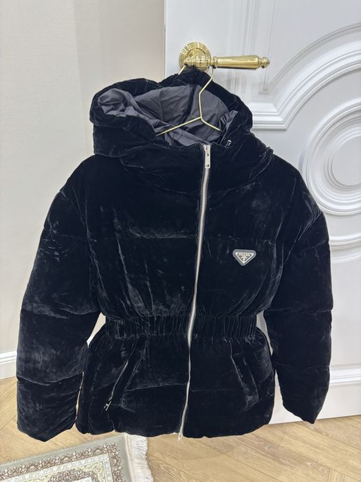 Продам куртку для девочек